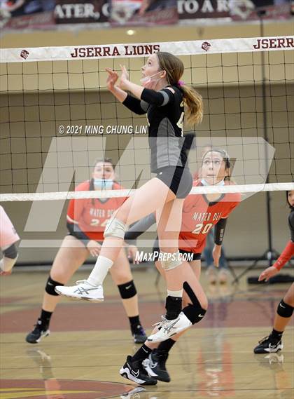 Thumbnail 3 in Mater Dei @ JSerra Catholic photogallery.