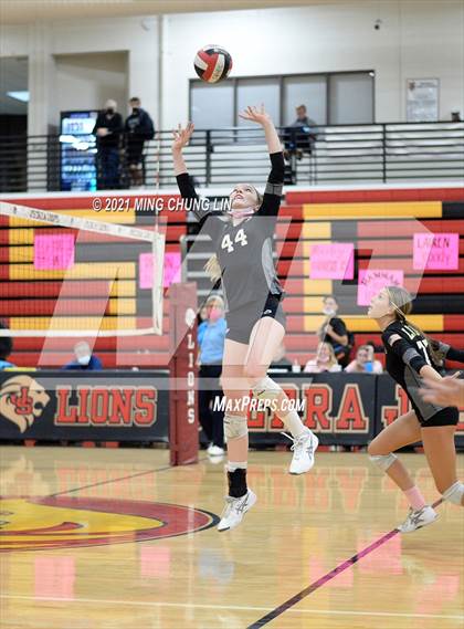 Thumbnail 3 in Mater Dei @ JSerra Catholic photogallery.