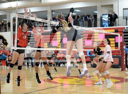 Thumbnail 3 in Mater Dei @ JSerra Catholic photogallery.