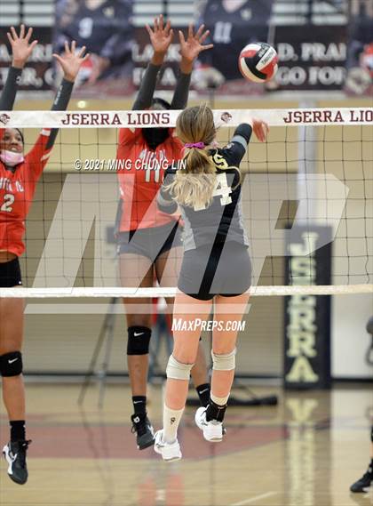 Thumbnail 3 in Mater Dei @ JSerra Catholic photogallery.
