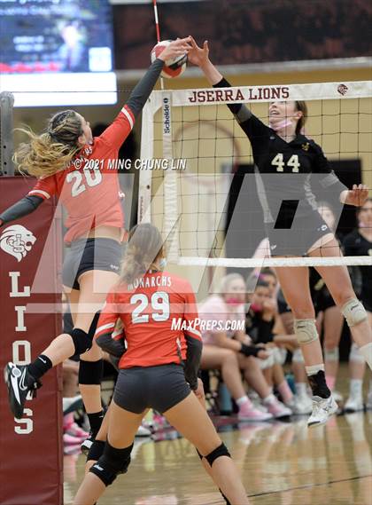 Thumbnail 1 in Mater Dei @ JSerra Catholic photogallery.