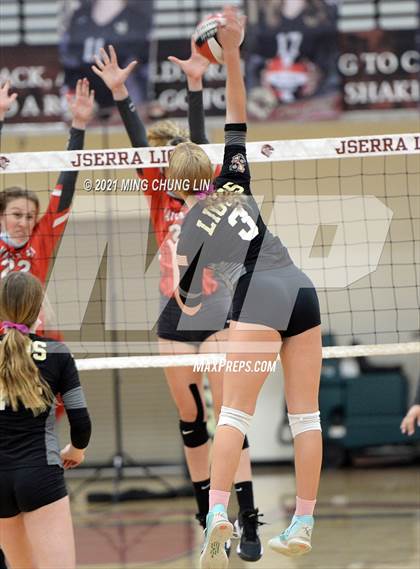 Thumbnail 1 in Mater Dei @ JSerra Catholic photogallery.