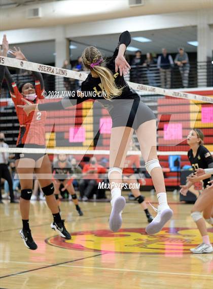 Thumbnail 2 in Mater Dei @ JSerra Catholic photogallery.