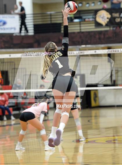 Thumbnail 2 in Mater Dei @ JSerra Catholic photogallery.