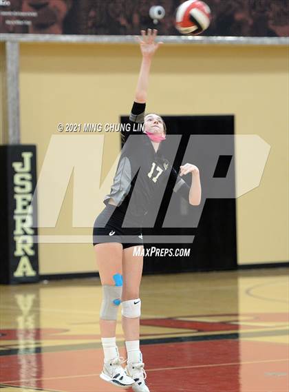 Thumbnail 3 in Mater Dei @ JSerra Catholic photogallery.
