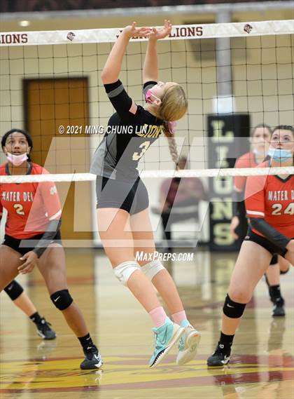 Thumbnail 3 in Mater Dei @ JSerra Catholic photogallery.