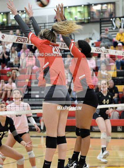 Thumbnail 2 in Mater Dei @ JSerra Catholic photogallery.
