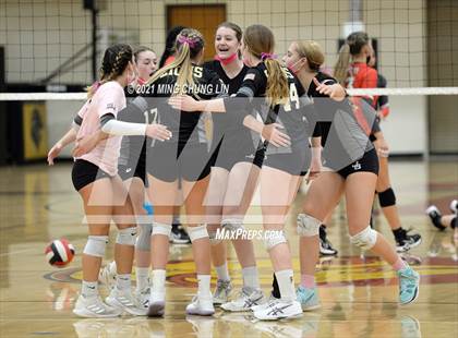 Thumbnail 1 in Mater Dei @ JSerra Catholic photogallery.