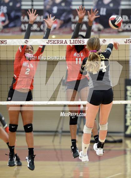 Thumbnail 2 in Mater Dei @ JSerra Catholic photogallery.