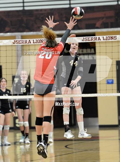 Thumbnail 3 in Mater Dei @ JSerra Catholic photogallery.