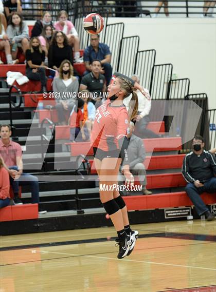 Thumbnail 2 in Mater Dei @ JSerra Catholic photogallery.