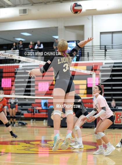 Thumbnail 2 in Mater Dei @ JSerra Catholic photogallery.