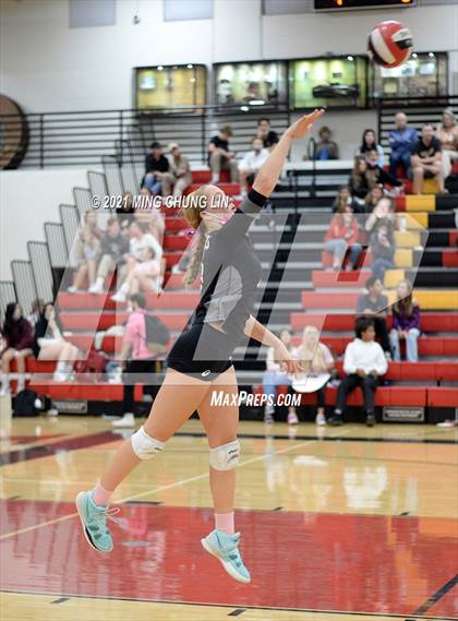 Thumbnail 2 in Mater Dei @ JSerra Catholic photogallery.