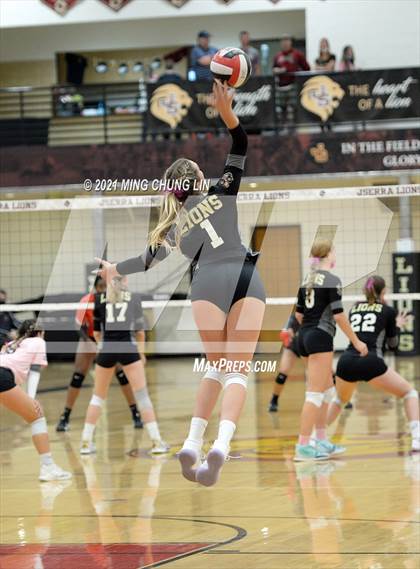 Thumbnail 3 in Mater Dei @ JSerra Catholic photogallery.