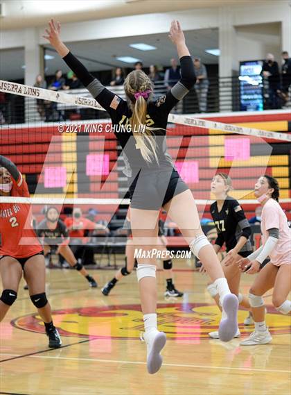 Thumbnail 3 in Mater Dei @ JSerra Catholic photogallery.