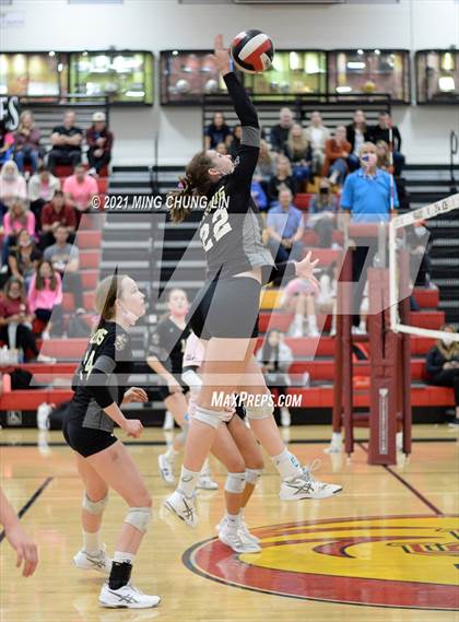 Thumbnail 2 in Mater Dei @ JSerra Catholic photogallery.