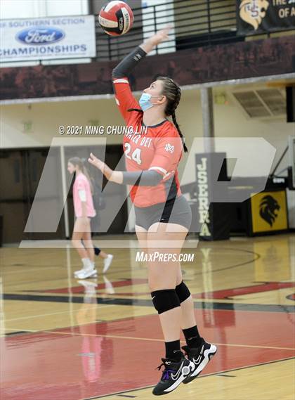 Thumbnail 2 in Mater Dei @ JSerra Catholic photogallery.
