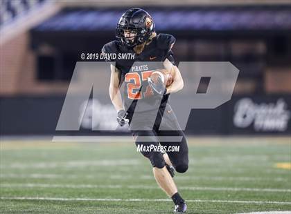 Thumbnail 1 in Webb City vs. Platte County (MSHSAA Class 4 Championship) photogallery.