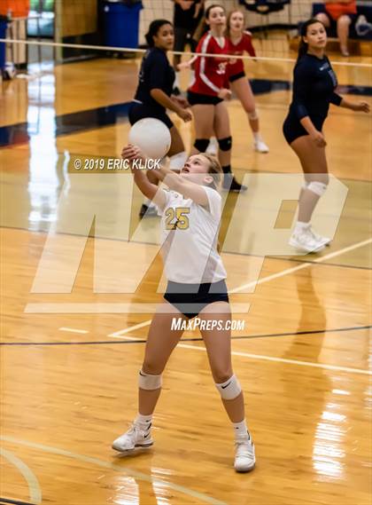 Thumbnail 2 in Carrollwood Day vs. Land O' Lakes (Bishop McLaughlin JV Tournament) photogallery.