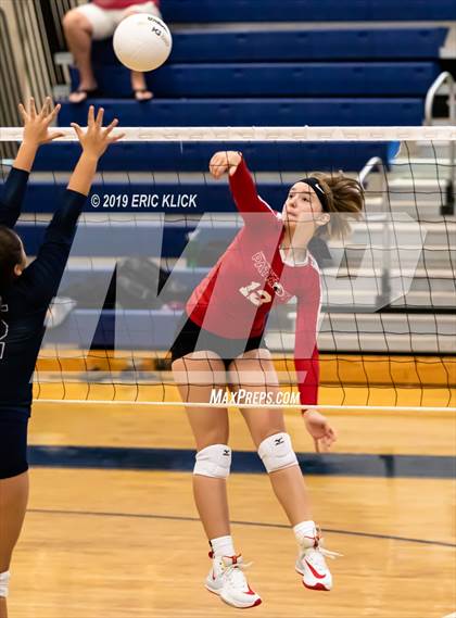 Thumbnail 2 in Carrollwood Day vs. Land O' Lakes (Bishop McLaughlin JV Tournament) photogallery.