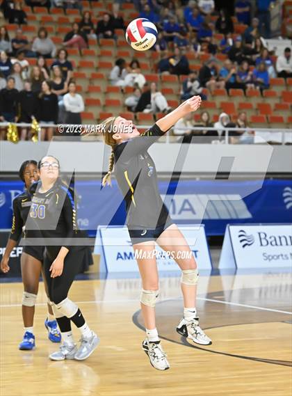Thumbnail 1 in Phoenix Country Day vs. Trivium Prep (AIA 2A Final) photogallery.