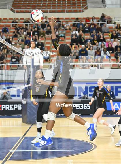 Thumbnail 3 in Phoenix Country Day vs. Trivium Prep (AIA 2A Final) photogallery.