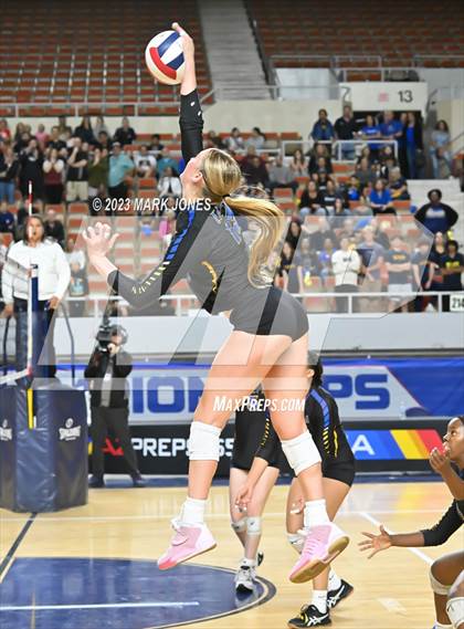 Thumbnail 1 in Phoenix Country Day vs. Trivium Prep (AIA 2A Final) photogallery.
