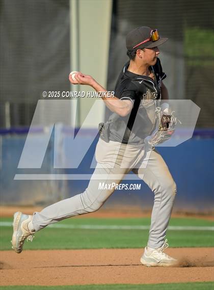 Thumbnail 1 in Glendora vs. San Dimas (CIF SS Division 3 Final) photogallery.