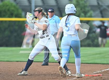 Thumbnail 2 in Joliet Catholic vs Lemont (IHSA 3A Sectional Semifinal) photogallery.
