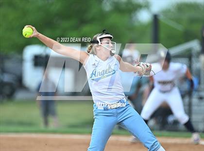Thumbnail 2 in Joliet Catholic vs Lemont (IHSA 3A Sectional Semifinal) photogallery.