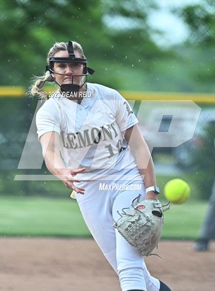 Thumbnail 3 in Joliet Catholic vs Lemont (IHSA 3A Sectional Semifinal) photogallery.