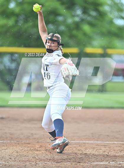 Thumbnail 2 in Joliet Catholic vs Lemont (IHSA 3A Sectional Semifinal) photogallery.