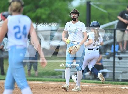 Thumbnail 3 in Joliet Catholic vs Lemont (IHSA 3A Sectional Semifinal) photogallery.