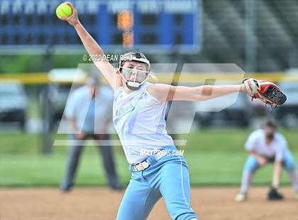 Thumbnail 3 in Joliet Catholic vs Lemont (IHSA 3A Sectional Semifinal) photogallery.