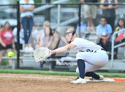Thumbnail 3 in Joliet Catholic vs Lemont (IHSA 3A Sectional Semifinal) photogallery.