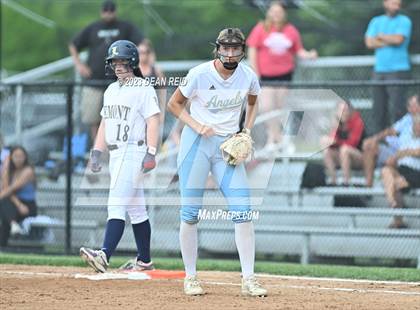 Thumbnail 3 in Joliet Catholic vs Lemont (IHSA 3A Sectional Semifinal) photogallery.
