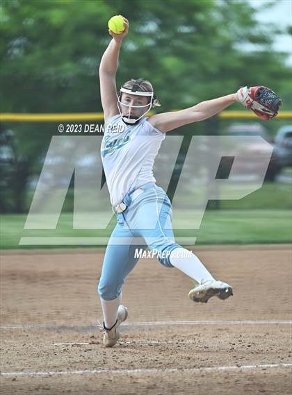 Thumbnail 2 in Joliet Catholic vs Lemont (IHSA 3A Sectional Semifinal) photogallery.