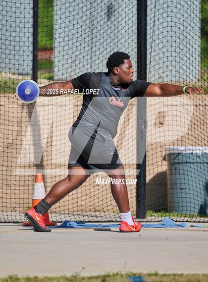 Thumbnail 2 in UIL 6A Track & Field Area 13&14 (Discus) photogallery.