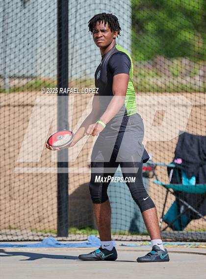 Thumbnail 2 in UIL 6A Track & Field Area 13&14 (Discus) photogallery.