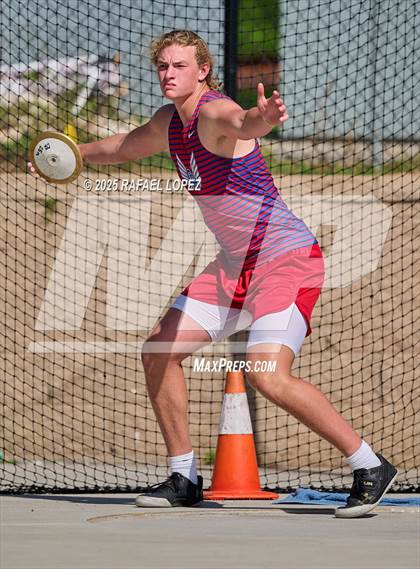 Thumbnail 2 in UIL 6A Track & Field Area 13&14 (Discus) photogallery.