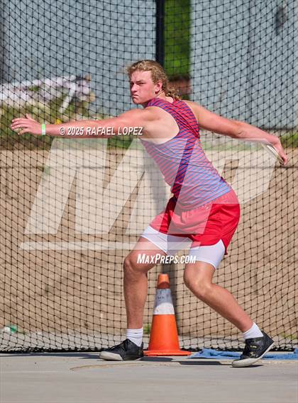 Thumbnail 3 in UIL 6A Track & Field Area 13&14 (Discus) photogallery.