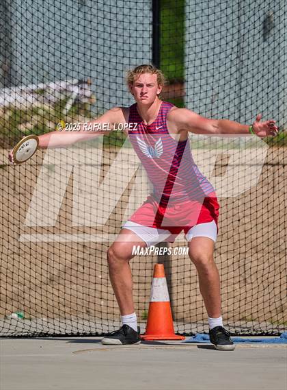 Thumbnail 1 in UIL 6A Track & Field Area 13&14 (Discus) photogallery.