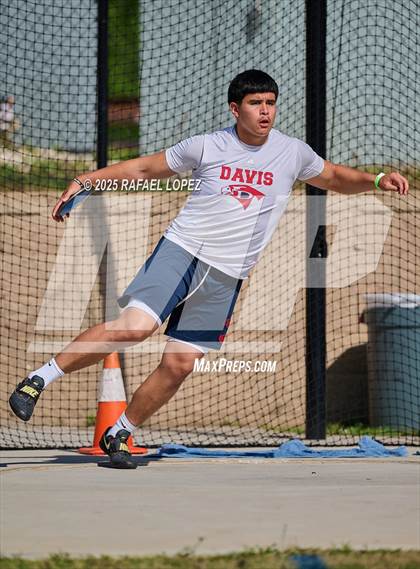 Thumbnail 1 in UIL 6A Track & Field Area 13&14 (Discus) photogallery.