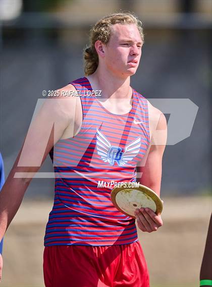Thumbnail 1 in UIL 6A Track & Field Area 13&14 (Discus) photogallery.