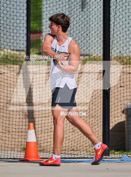 Thumbnail 3 in UIL 6A Track & Field Area 13&14 (Discus) photogallery.