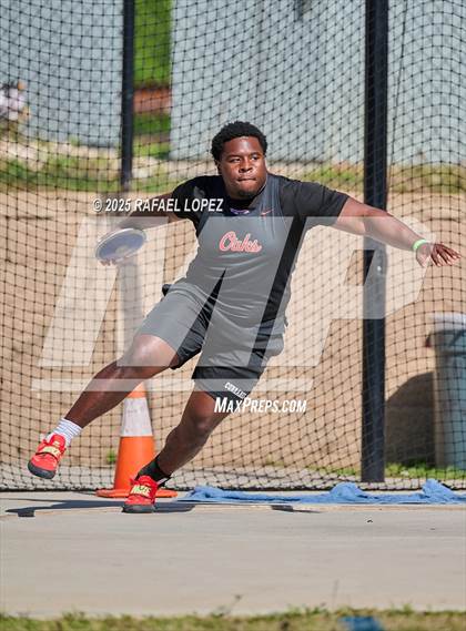 Thumbnail 1 in UIL 6A Track & Field Area 13&14 (Discus) photogallery.
