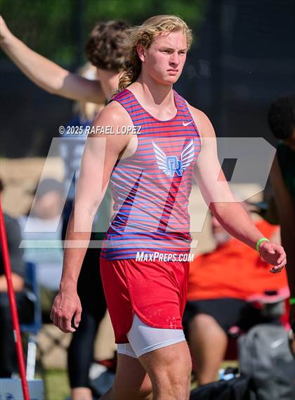 Thumbnail 1 in UIL 6A Track & Field Area 13&14 (Discus) photogallery.