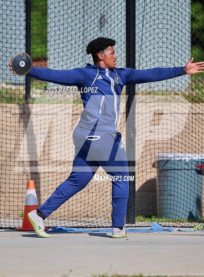 Thumbnail 3 in UIL 6A Track & Field Area 13&14 (Discus) photogallery.