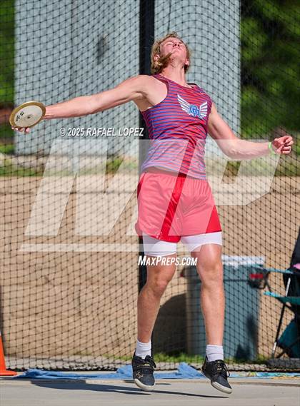 Thumbnail 1 in UIL 6A Track & Field Area 13&14 (Discus) photogallery.