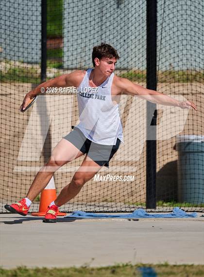 Thumbnail 2 in UIL 6A Track & Field Area 13&14 (Discus) photogallery.